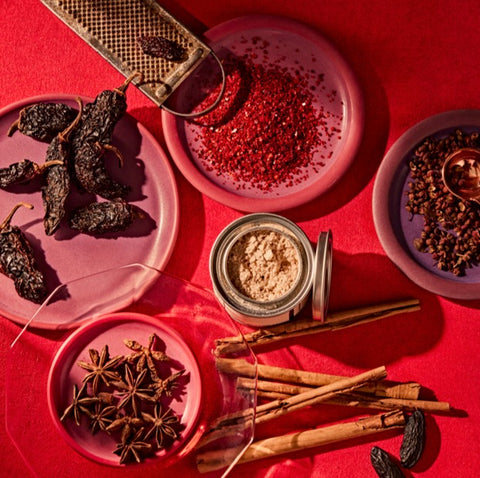 Epices de Cru spices, tonka beans, aleppo pepper, photo by Maya Visnyei